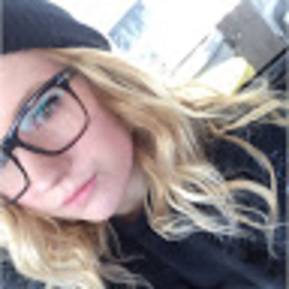 Meet your Posher, Robyn - Picture 1 of 1